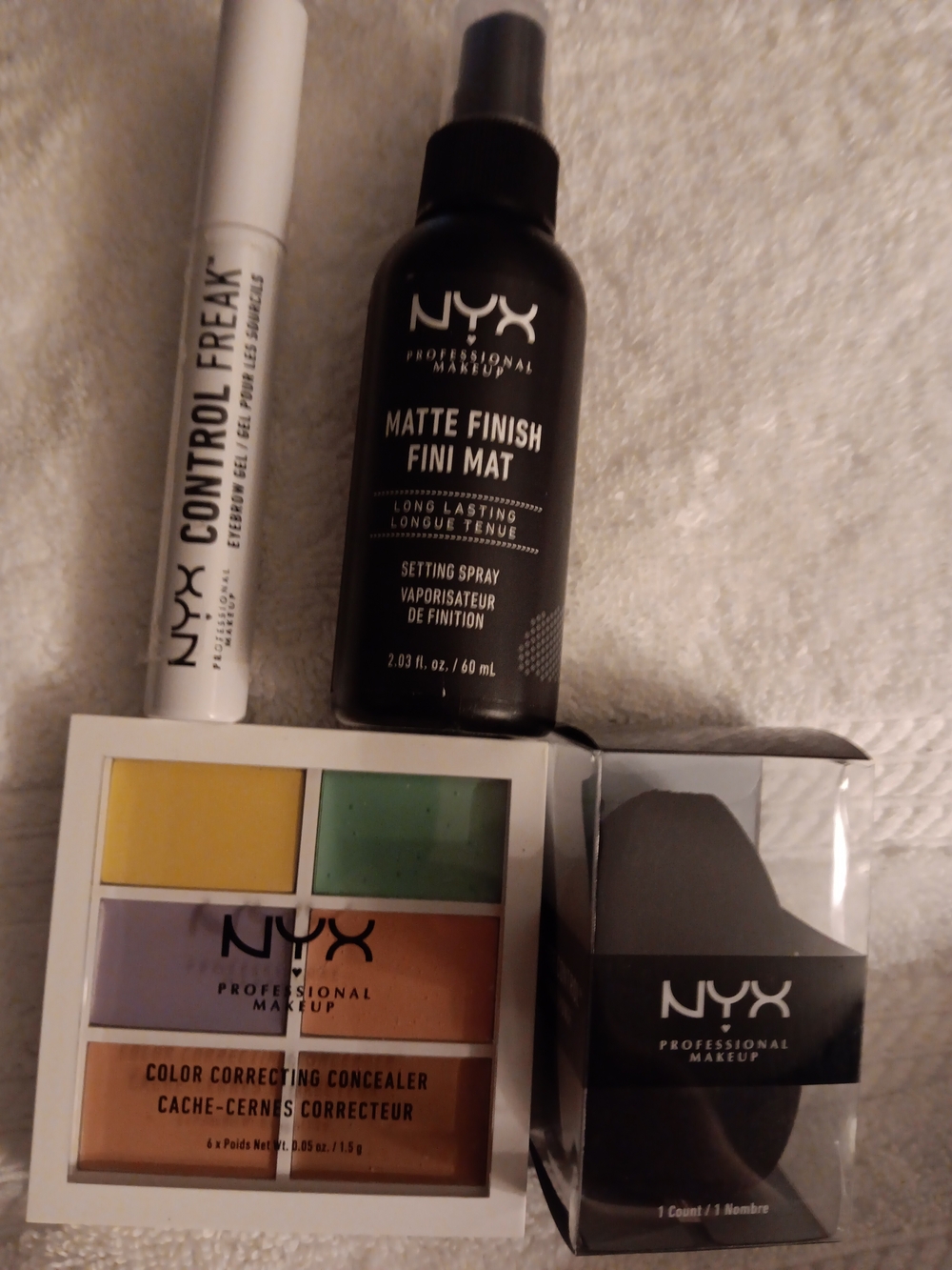 Matte Finish Setting Spray & Color Correcting Concealer Palette - Black/White